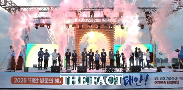 태안군이 만리포에서 2025태안방문의 해 관련 행사하고 있는 모습. /태안군