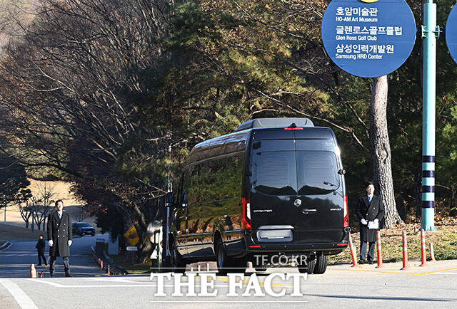 '이병철 38주기' 추도식 참석한 이부진-홍라희-이서현.