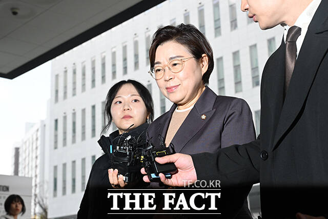 김정재 국민의힘 의원이 20일 오후 서울 양천구 서울남부지방법원에서 열린 ‘국회 패스트트랙(신속처리안건) 충돌 사건’ 1심 선고 공판에 출석하고 있다. /서예원 기자