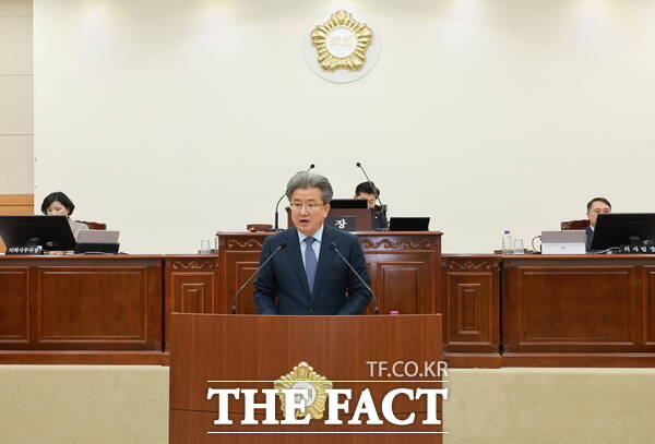 정용래 유성구청장이 20일 유성구의회 본회의에서 2026년도 예산안 제출에 대한 시정연설을 하고 있다. /대전 유성구