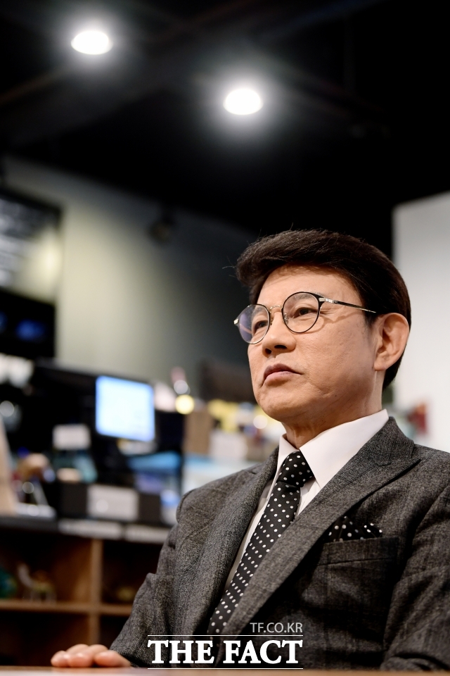 설운도가 다음 달 중순 첫 방송을 앞두고 있는 MBN 트로트 서바이벌 예능 현역가왕 시즌3 여가수편에서 핵심 마스터로 또 한번 레전드 가수의 품격을 빛낸다. /더팩트 DB