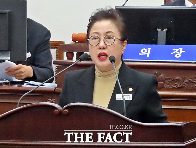 권경운 의원이 20일 공주시의회 제262회 제2차 정례회 제1차 본회의에서 5분 자유발언을 하고 있다. /김형중 기자