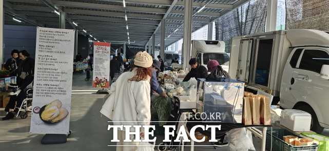 청양군이 서울 신도림 싱싱 직거래 목요장터에서 진행한 김장 특판장 전경. /청양군
