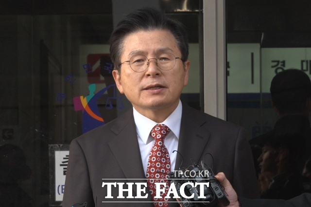 20일 오후 서울 양천구 서울남부지방법원에서 특수공무집행 방해, 국회법 위반 등 혐의로 기소된 국민의힘 전신 자유한국당 전·현직 의원과 보좌관 등 26명에 대한 1심 선고와 관련해 황교안 전 국무총리가 발언하고 있다. /서울남부지법=김기범 기자