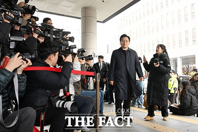 김정재 국민의힘 의원이 20일 오후 서울 양천구 서울남부지방법원에서 열린 ‘국회 패스트트랙(신속처리안건) 충돌 사건’ 1심 선고 공판에 출석하고 있다. /서예원 기자