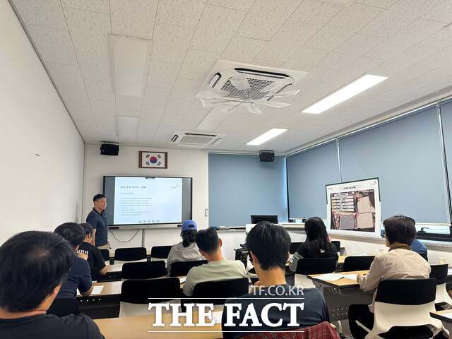 당진시농업기술센터 스마트팜 교육 장면. /당진시