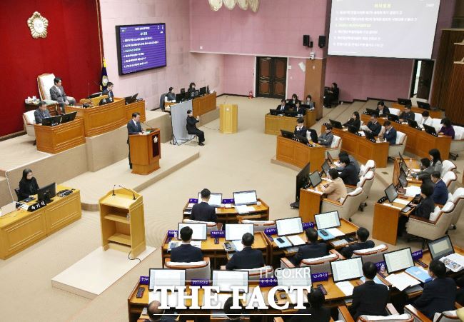 최대호 안양시장이 20일 안양시의회 정례회에서 시정연설을 하고 있다. /안양시