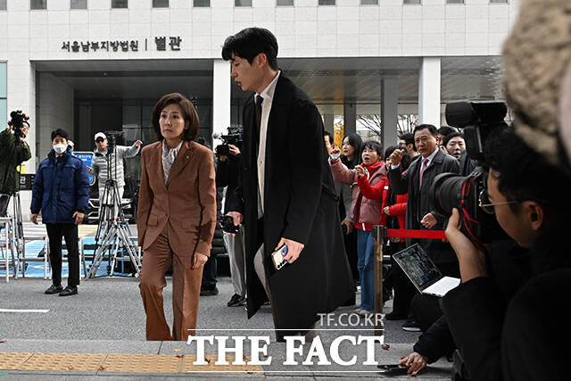 김정재 국민의힘 의원이 20일 오후 서울 양천구 서울남부지방법원에서 열린 ‘국회 패스트트랙(신속처리안건) 충돌 사건’ 1심 선고 공판에 출석하고 있다. /서예원 기자