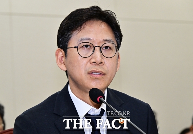 배경훈 부총리 겸 과기정통부 장관은 현재 위기와 기회를 동시에 겪고 있는 국내 조선·해양 산업에 있어서 본 협약은 위기를 극복하고 기회를 잡는 중요한 발판이 될 뿐만 아니라 조선·해양 산업의 AI 대전환을 촉진할 것이라고 말했다. /배정한 기자