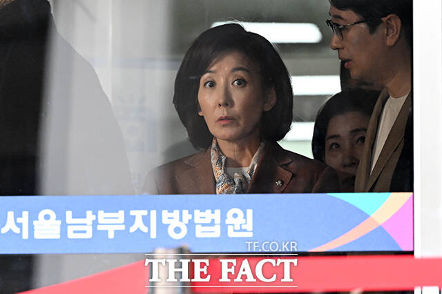 나경원 국민의힘 의원이 20일 오후 서울 양천구 서울남부지방법원에서 열린 ‘국회 패스트트랙(신속처리안건) 충돌 사건’ 1심 선고 공판을 마친 뒤 법정을 나서고 있다. /서예원 기자