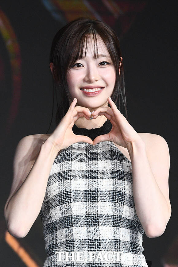 가수 츄가 내년 1월 데뷔 첫 솔로 정규 앨범을 발매한다. /서예원 기자