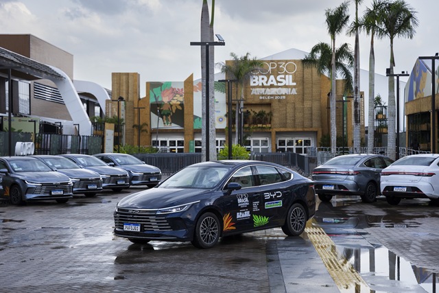 BYD는 브라질 벨렘에서 열린 제30차 유엔기후변화협약 당사국총회(COP30)에 회의용 셔틀차량 130대를 제공하며 전 기간 저탄소 이동을 지원했다고 20일 밝혔다. /BYD