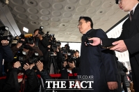  '패스트트랙 1심 선고' 법원 들어서는 황교안 [포토]