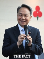  진옥동 신한금융 회장, '그냥드림' 사업 업무 체결...45억원 지원 [포토]