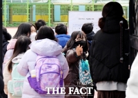  서울 등 학교 급식·돌봄 노동자 파업···학교 대체식 제공