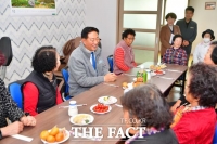  장성군, 305개 경로당에 입식테이블·의자 지원