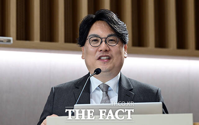 김도승 개인정보보호법학회 회장이 21일 오후 서울 종로구 크레센도빌딩에서 열린 '인공지능 대전환 시대 개인정보보호법의 재설계'를 주제로 열린 추계학술대회에서 개회사를 하고 있다. /임영무 기자