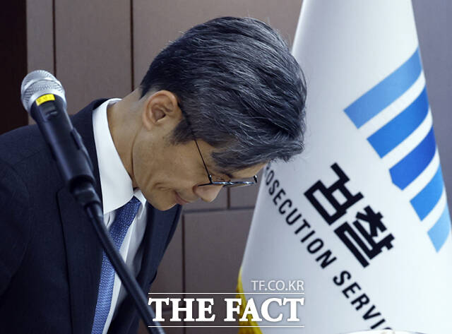 박철우 신임 서울중앙지검장이 21일 오전 서울 서초구 서울중앙지검에서 열린 취임식에서 취임사를 마치고 인사하고 있다.