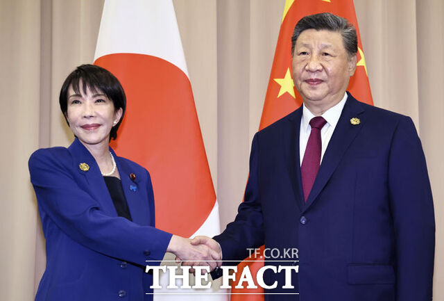 중국과 일본의 외교 갈등이 깊어지면서 국내 증시에서 화장품과 여행 관련 종목이 강세를 이어가고 있다. /뉴시스