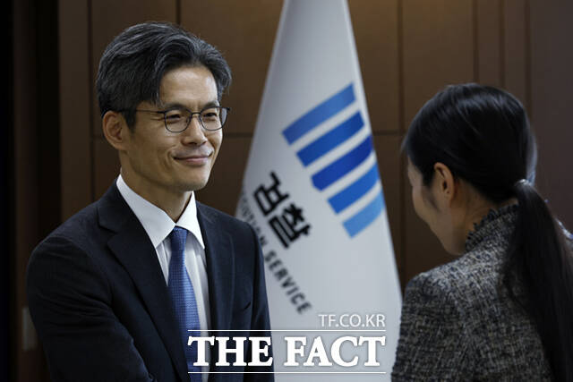 박철우 신임 서울중앙지검장이 21일 오전 서울 서초구 서울중앙지검에서 열린 취임식에서 취임사를 마치고 인사하고 있다.