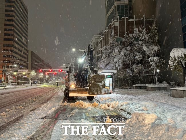 지난 겨울 안양시 제설작업 모습 /안양시