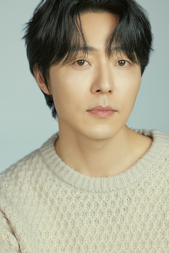 배우 이무생이 넷플릭스 오리지널 시리즈 '당신이 죽였다'를 통해 함께 호흡을 맞춘 배우 전소니 이유미 장승조를 언급했다. /에일리언컴퍼니