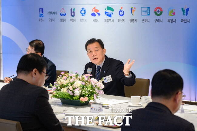 이재준 수원시장이 20일 수원컨벤션센터에서 열린 과밀억제권역 자치단체 공동대응협의회 정기회의에서 인사말을 하고 있다. /수원시