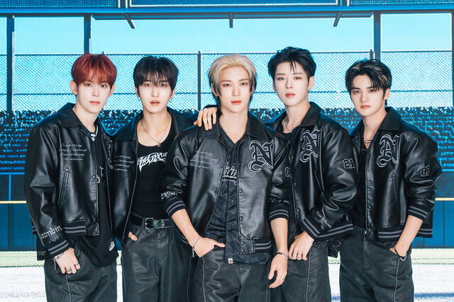 멤버들은 야구처럼 에너지를 어떻게 더 잘 전달할 수 있을지 연구했다. 야구의 청량하고 밝은 에너지와 열정에 맞는 퍼포먼스를 구성하고 싶었고 거기에 포커스를 맞추고 연습했다고 말했다. /큐브엔터