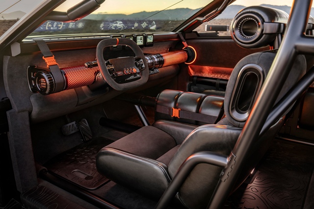 실내는 블랙 엠버를 기본으로 입체적 패딩 시트와 노출 구조 대비 부드러운 소재 조합을 강조한 커브 오브 업홀스터리 디자인을 적용했다. 크레이터의 내장 이미지. /현대차