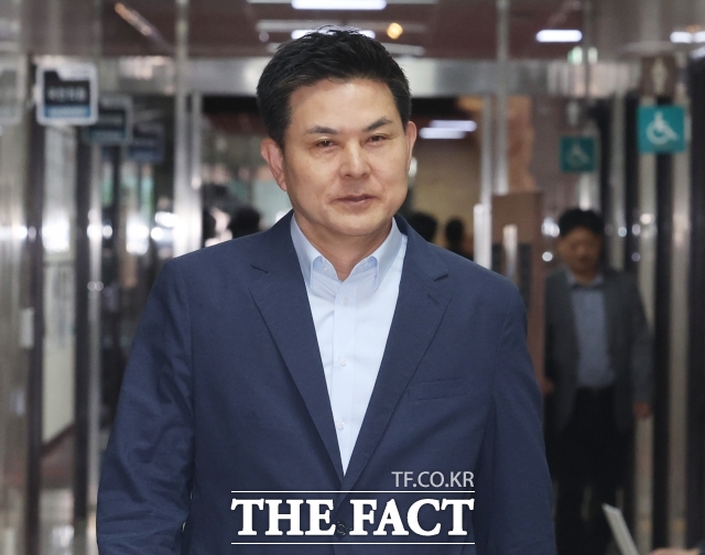 내란 사건을 수사하는 조은석 특별검사팀이 국회 계엄해제 요구안 표결 방해 의혹을 두고 김태호 국민의힘 의원을 참고인 신분으로 조사했다. /남용희 기자