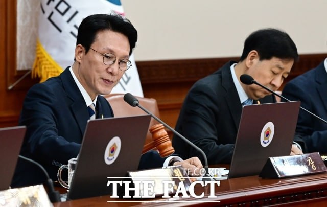 49개 중앙행정기관을 대상으로 12·3 비상계엄 관여자를 조사하는 '헌법존중 정부혁신 태스크포스(TF)'가 본격 활동을 앞두고 있다. 국무총리실은 21일 총괄 TF 구성을 마쳤고 부처별 TF도 마무리 단계라고 밝혔다. 사진은 김민석 국무총리. /임영무 기자