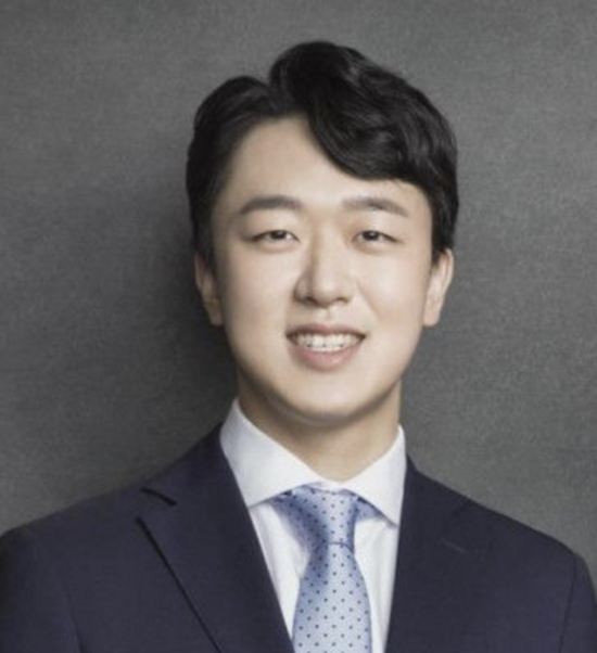 신동원 농심 회장의 장남인 신상열 미래사업실장 전무가 내년 1월 1일부로 부사장 승진한다. /농심