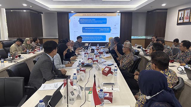 농림축산식품부와 한국농어촌공사는 지난 19일부터 20일까지 인도네시아 자카르타와 반텐주 일원에서 농업용 댐 안전관리 시스템 구축 사업’을 위한 현장점검과 정부 간 면담을 진행했다./농어촌공사