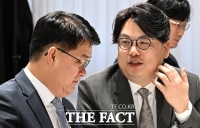  개인정보위 부위원장과 대화 나누는 김도승 개인정보보호법학회장 [포토]