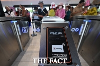  실물 기후동행카드 휴대폰으로 충전하세요