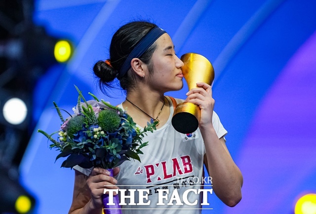 한국이 낳은 세계 배드민턴 여제 안세영이 23일 2025 세계배드민턴연맹(BWF) 월드 투어 슈퍼 500 호주오픈 우승을 차지하며 마침내 시즌 10승 위업을 달성했다./BWF