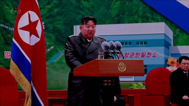 북한이 연일 '강원도 정신'을 강조하며 지방 차원의 자력자강을 강조했다. 내년 9차 당대회를 앞두고 막바지 성과 달성에 박차를 가하는 분위기다. 사진은 김 위원장이 지난 20일 강원도 회양군민발전소 준공식에 참석한 모습. /뉴시스.조선중앙TV 갈무리