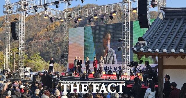 권오을 국가보훈부장관이 기념음악회에서 인사말을 하고있다. /원용길 기자