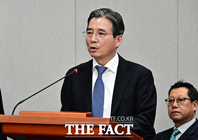 김용범 대통령실 정책실장이 18일 국회에서 열린 운영위원회 전체회의에 출석해 2026년도 예산안에 대한 제안설명을 하고 있다. /배정한 기자