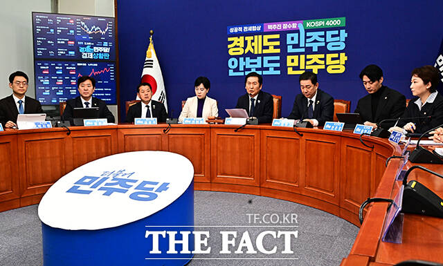 정청래 더불어민주당 대표가 24일 오전 서울 여의도 국회에서 열린 최고위원회의에 참석해 모두발언을 하고 있다. /국회=배정한 기자