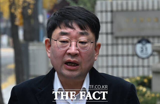 서부지법 폭동 사태 배후로 지목되는 보수 성향 유튜브 채널 '신의한수' 운영자 신혜식 씨가 24일 경찰에 재출석했다. /이새롬 기자