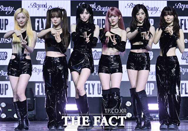 그룹 트리플에스 neptune의 서다현 서아 김나경 윤서연 니엔 코토네(왼쪽부터)가 Beyond Beauty쇼케이스에 참석해 포즈를 취하고 있다. neptune은 Fly Up으로 활동한다./이새롬 기자