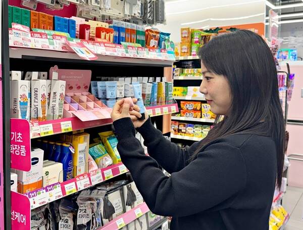 CU가 편의점에서 화장품을 찾는 1020세대가 늘어나면서 뷰티 특화 편의점을 내년까지 1000곳으로 늘릴 방침이다. /BGF리테일 CU