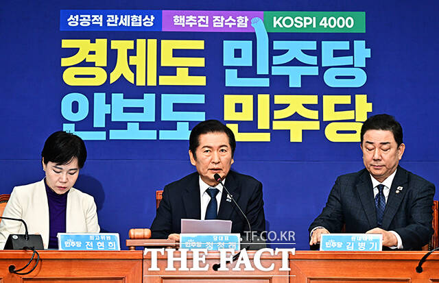 정청래 더불어민주당 대표가 24일 오전 서울 여의도 국회에서 열린 최고위원회의에 참석해 모두발언을 하고 있다. /국회=배정한 기자