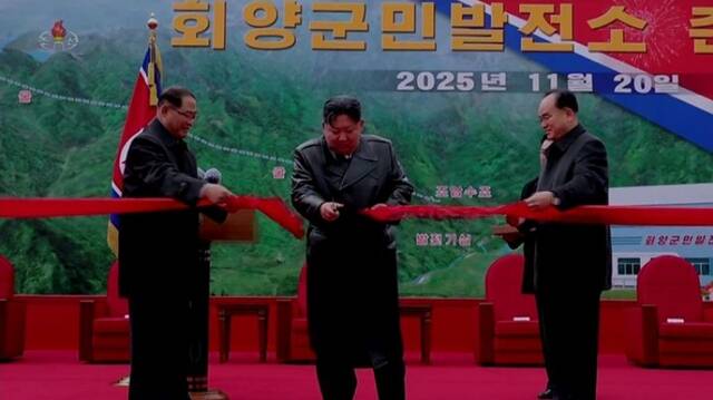 북한이 나흘 연속 강원도 정신을 선전했다. 중앙의 지원이 없더라도 지방 자력으로 결실을 맺어야 한다는 의미다. 연말 결산과 내년 9차 당대회를 고려한 조치라는 해석이 나온다. 다만 강원도 정신이라는 동일한 선전 문구가 연속해서 사용된 건 다소 이례적이라는 평가도 있다. /뉴시스, 조선중앙TV 갈무리