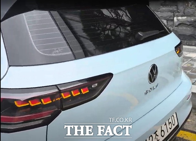 오승혁의 팩트 DRIVE가 시승한 폭스바겐 골프 8.5세대 2.0 TDI 차량의 뒷 모습. /서울 마포구=오승혁 기자