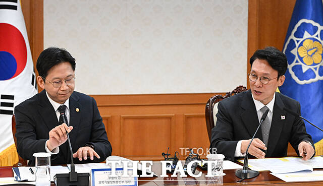 김민석 국무총리가 24일 오전 서울 종로구 정부서울청사에서 열린 과학기술관계장관회의에 참석해 발언을 하고 있다. /임영무 기자