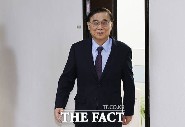 이종석 국가정보원장이 24일 서울 여의도 국회에서 국정원 2026년도 예산안 등과 관련해 열린 정보위원회 전체회의에 출석하고 있다. /국회=남윤호 기자