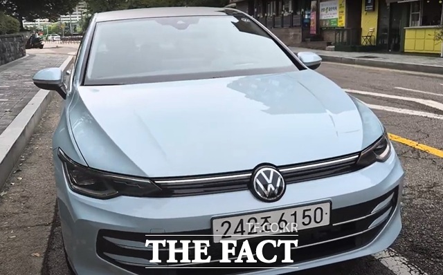 오승혁의 팩트 DRIVE가 이번에 시승한 골프는 8.5세대 2.0 TDI 트림이다. 프리미엄 4007만원, 프레스티지 4396만원이며 개별소비세 인하 적용 시 3900만원대에 구매할 수 있다. 이틀간 아쉬움이 남지 않게 달렸다고 생각했는데도 헤어지는 순간 약간의 미련이 남을 정도로 골프의 매력은 확실했다. /서울 마포구=오승혁 기자