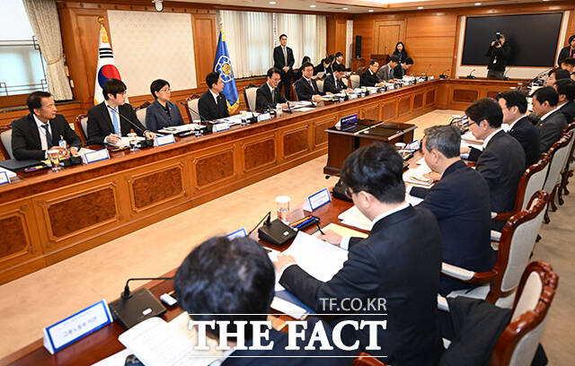 김민석 국무총리가 24일 오전 서울 종로구 정부서울청사에서 열린 과학기술관계장관회의에 참석해 발언을 하고 있다. /임영무 기자